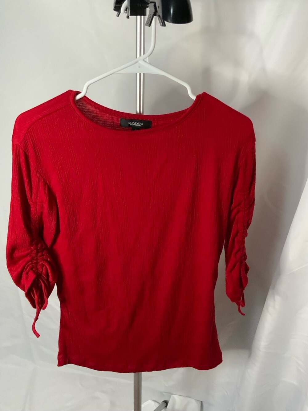 Simply Vera Wang Top Women’s  Size S Red Ruched Tie Sleeve